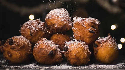 Oliebol. Gelukkig nieuwjaar. 